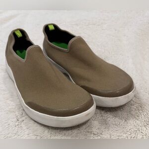 **OOFOS OOmg Low Shoe – Women’s Size 9.5 – Brown Tan**